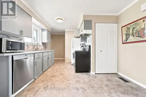 41 Meadowbrook Drive Laurentian Valley ON K8A 7C2