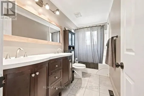 41 Meadowbrook Drive Laurentian Valley ON K8A 7C2
