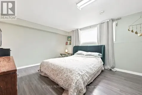 41 Meadowbrook Drive Laurentian Valley ON K8A 7C2
