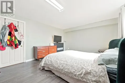41 Meadowbrook Drive Laurentian Valley ON K8A 7C2