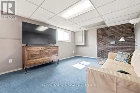 41 Meadowbrook Drive Laurentian Valley ON K8A 7C2