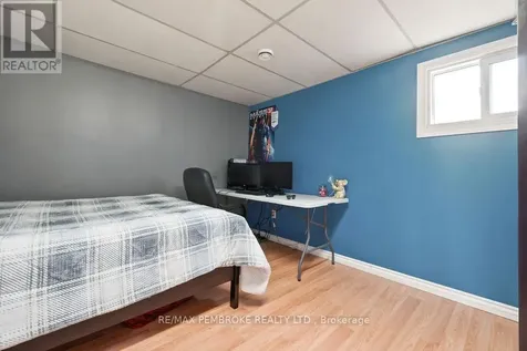 41 Meadowbrook Drive Laurentian Valley ON K8A 7C2