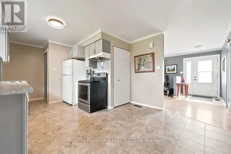 41 Meadowbrook Drive Laurentian Valley ON K8A 7C2