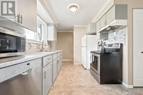 41 Meadowbrook Drive Laurentian Valley ON K8A 7C2