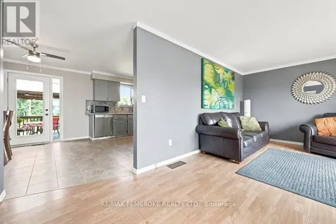 41 Meadowbrook Drive Laurentian Valley ON K8A 7C2