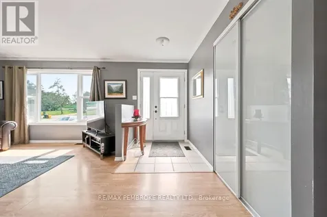 41 Meadowbrook Drive Laurentian Valley ON K8A 7C2