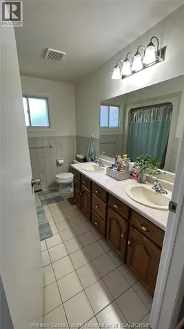 225 Frank Avenue Windsor ON N8S 3N7