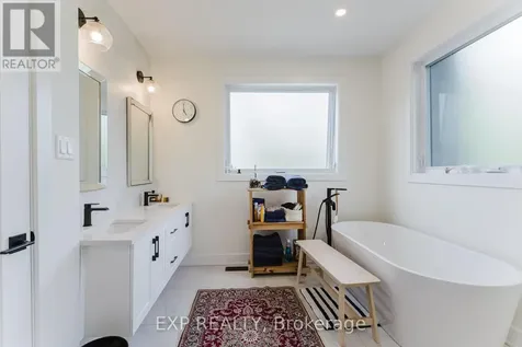 62 Columbus Avenue Ottawa ON K1K 1R3
