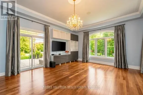 5800 Queenscourt Crescent Ottawa ON K4M 1K3