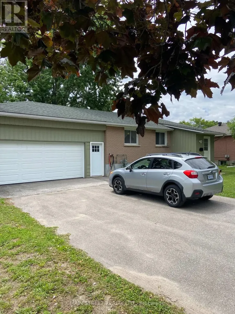 329 James Street East Orillia ON L3V 1M4