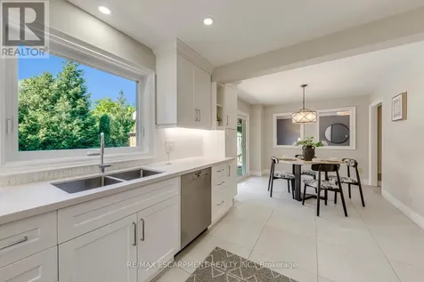 1633 Greenbriar Drive Oakville (ga Glen Abbey) ON L6M 1Y3