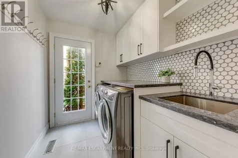 1633 Greenbriar Drive Oakville (ga Glen Abbey) ON L6M 1Y3