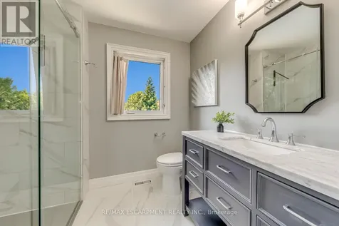 1633 Greenbriar Drive Oakville (ga Glen Abbey) ON L6M 1Y3