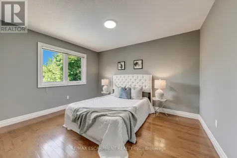 1633 Greenbriar Drive Oakville (ga Glen Abbey) ON L6M 1Y3