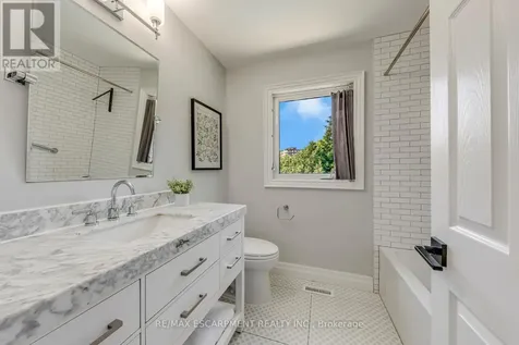1633 Greenbriar Drive Oakville (ga Glen Abbey) ON L6M 1Y3