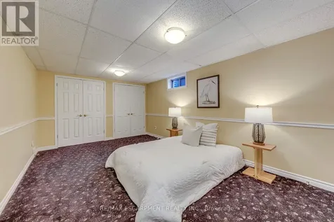 1633 Greenbriar Drive Oakville (ga Glen Abbey) ON L6M 1Y3