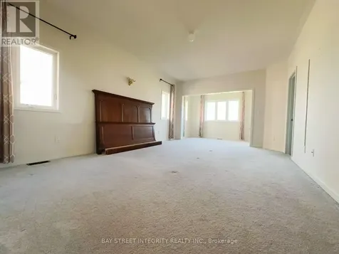 216 Elyse Court Aurora ON L4G 2C9