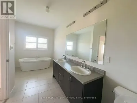 216 Elyse Court Aurora ON L4G 2C9