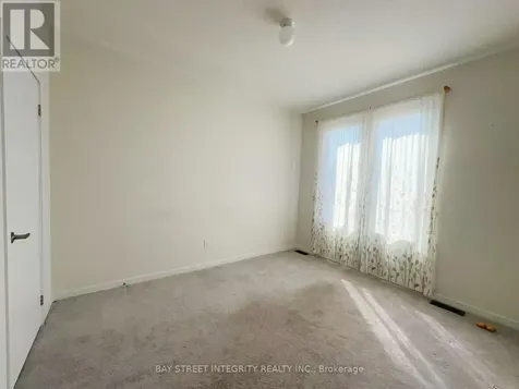 216 Elyse Court Aurora ON L4G 2C9