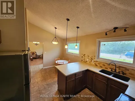 253 Woodland Drive North Selwyn ON K9L 1P2