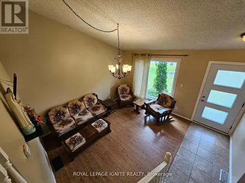 253 Woodland Drive North Selwyn ON K9L 1P2