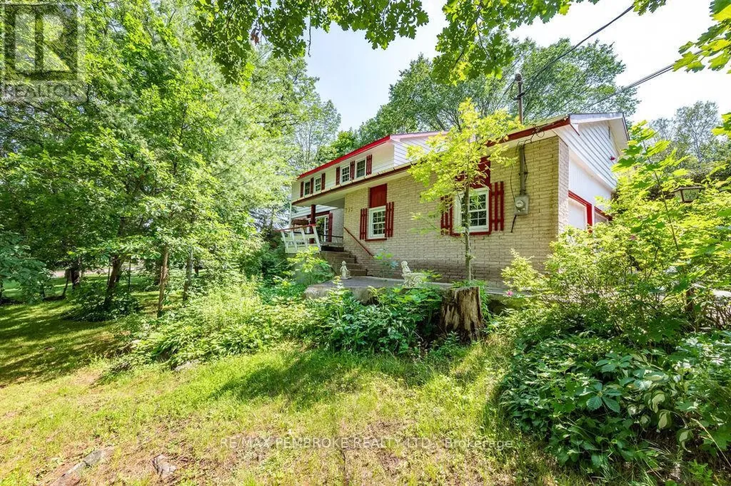 775 Pinegrove Crescent Petawawa ON K8A 7E3
