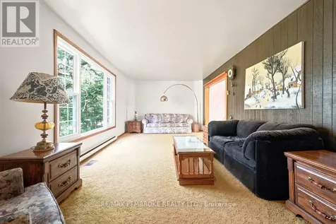 775 Pinegrove Crescent Petawawa ON K8A 7E3