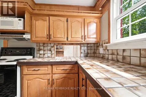 775 Pinegrove Crescent Petawawa ON K8A 7E3