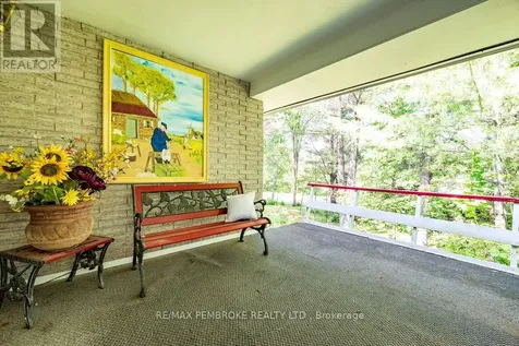 775 Pinegrove Crescent Petawawa ON K8A 7E3