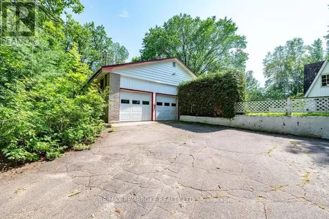 775 Pinegrove Crescent Petawawa ON K8A 7E3