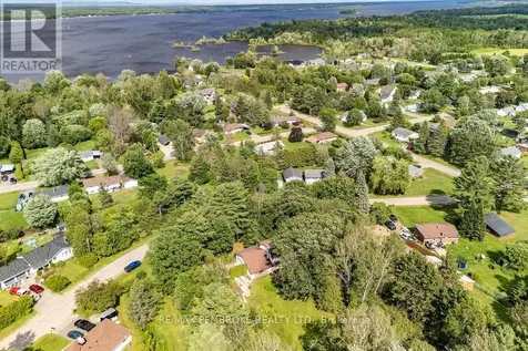 775 Pinegrove Crescent Petawawa ON K8A 7E3