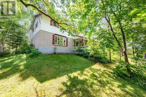 775 Pinegrove Crescent Petawawa ON K8A 7E3