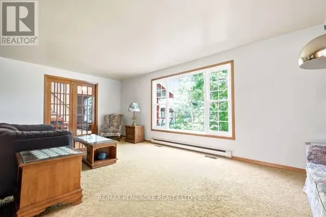 775 Pinegrove Crescent Petawawa ON K8A 7E3