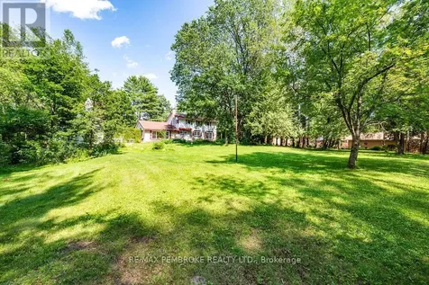 775 Pinegrove Crescent Petawawa ON K8A 7E3