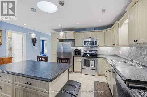 16 Clover Court Wasaga Beach ON L9Z 0G4