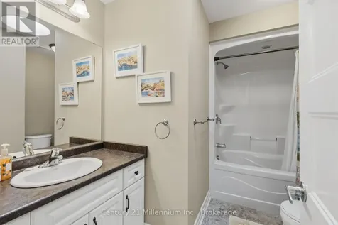 16 Clover Court Wasaga Beach ON L9Z 0G4