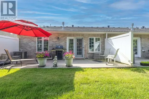 16 Clover Court Wasaga Beach ON L9Z 0G4