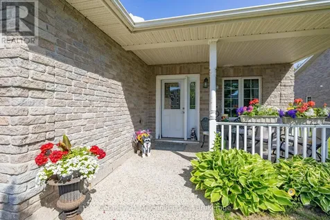 16 Clover Court Wasaga Beach ON L9Z 0G4