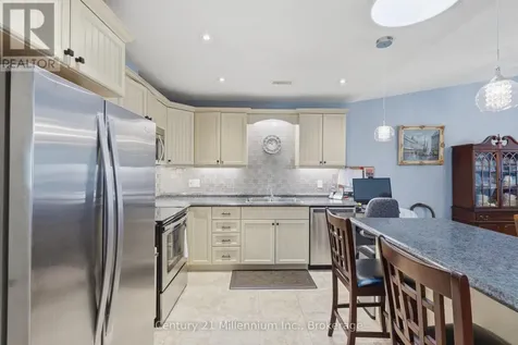 16 Clover Court Wasaga Beach ON L9Z 0G4