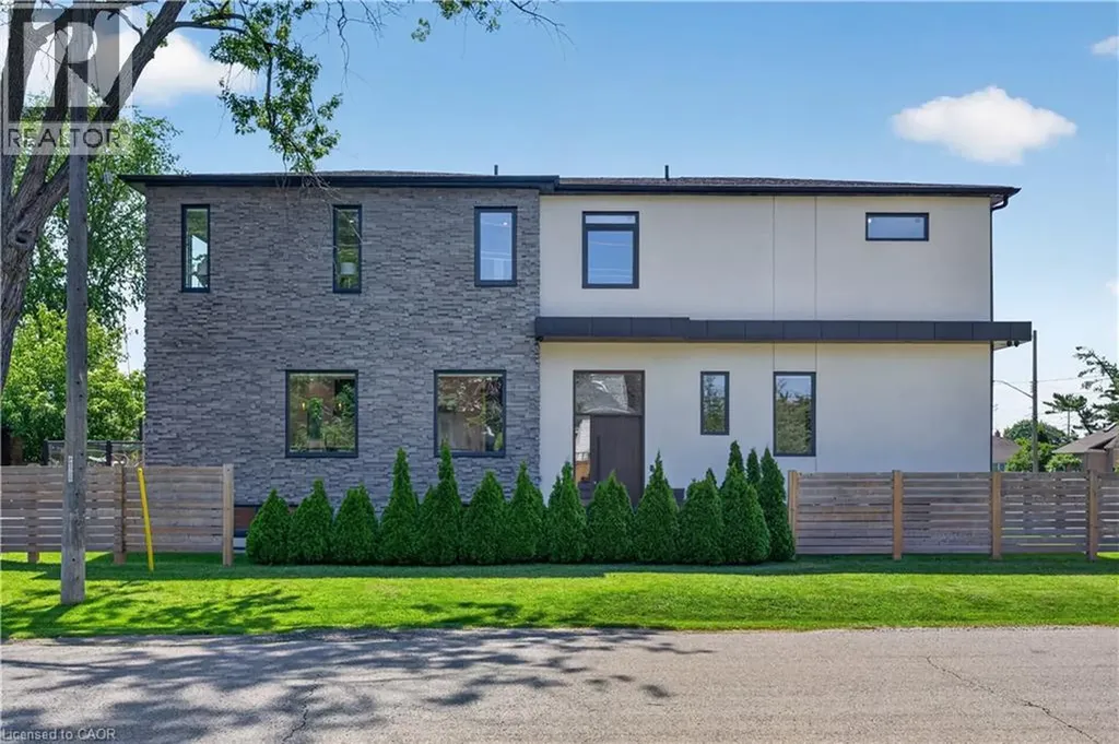 1047 Meredith Avenue Mississauga ON L5E 2C6