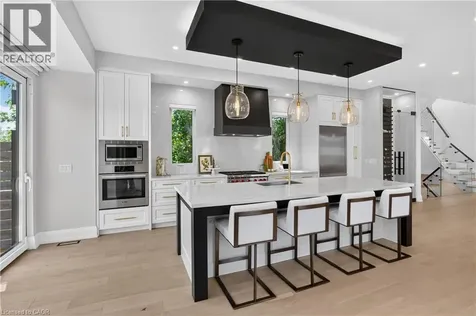 1047 Meredith Avenue Mississauga ON L5E 2C6