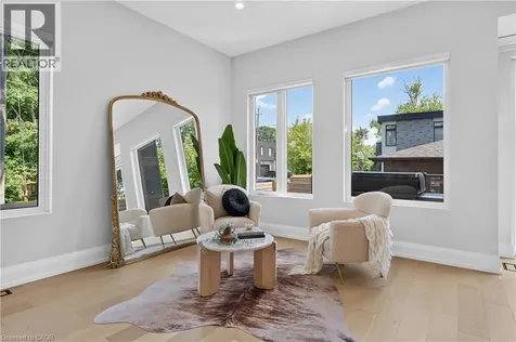 1047 Meredith Avenue Mississauga ON L5E 2C6