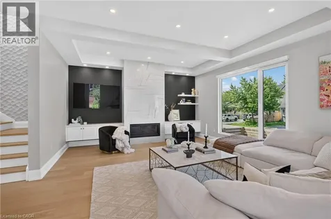 1047 Meredith Avenue Mississauga ON L5E 2C6