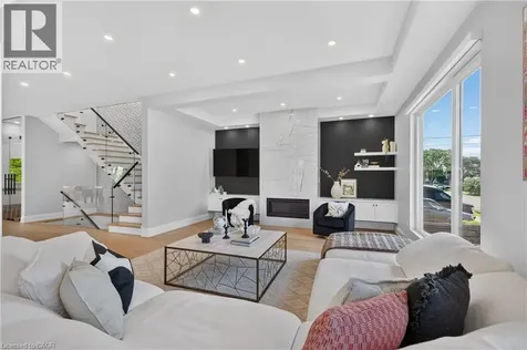 1047 Meredith Avenue Mississauga ON L5E 2C6