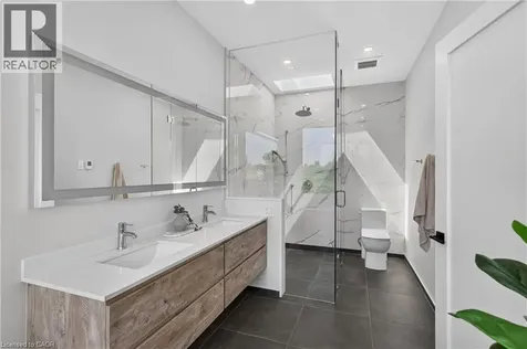 1047 Meredith Avenue Mississauga ON L5E 2C6