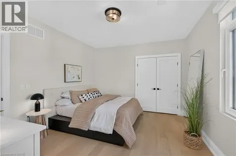 1047 Meredith Avenue Mississauga ON L5E 2C6