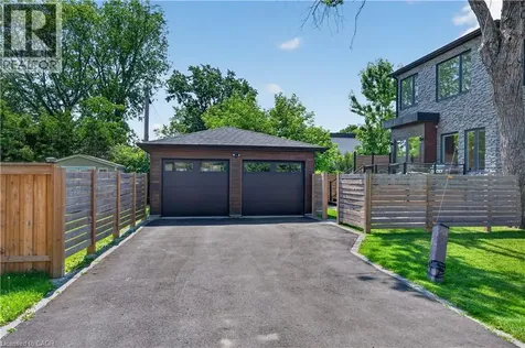 1047 Meredith Avenue Mississauga ON L5E 2C6