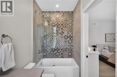 1047 Meredith Avenue Mississauga ON L5E 2C6