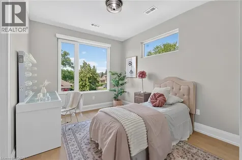 1047 Meredith Avenue Mississauga ON L5E 2C6