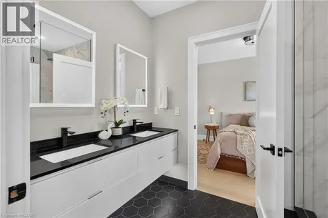 1047 Meredith Avenue Mississauga ON L5E 2C6